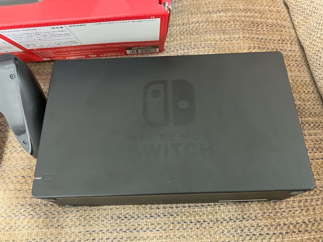 【S3823】Nintendo Switch 本体＋おまけ付き