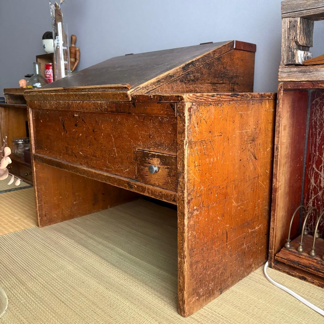 昭和時代の日本和室で使われていた木製の机 時代物　古道具