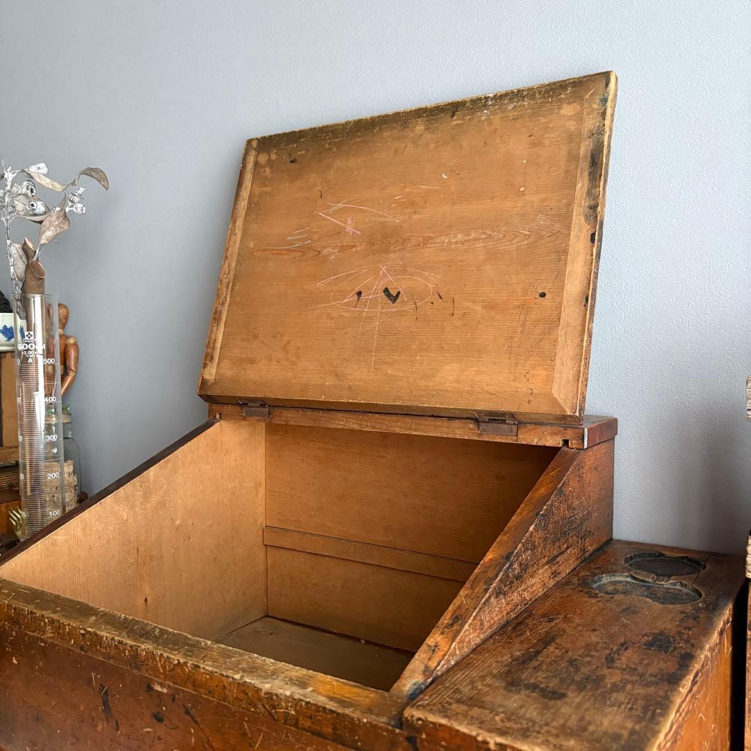 昭和時代の日本和室で使われていた木製の机 時代物　古道具