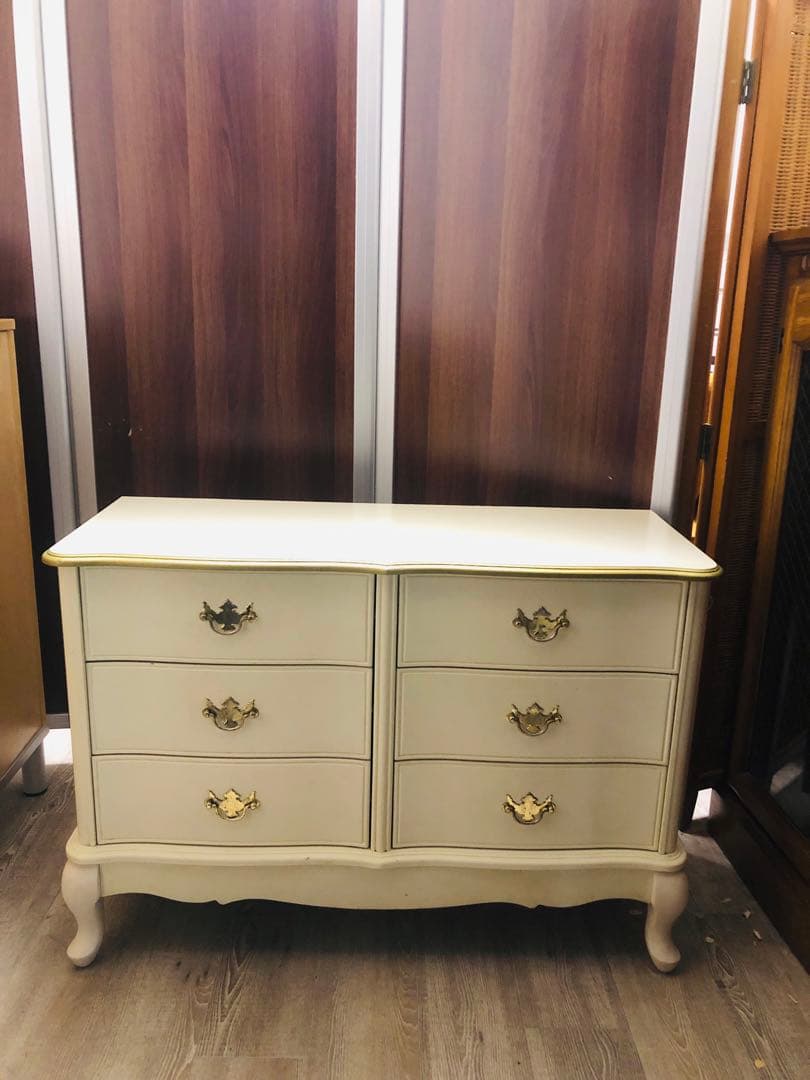 アンティーク　猫足　姫系　クリーム色の木製キャビネット 6引き出し