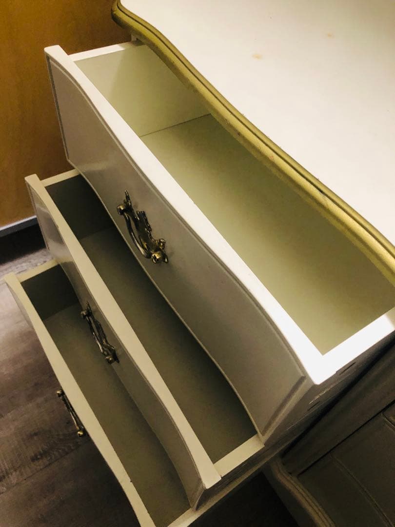 アンティーク　猫足　姫系　クリーム色の木製キャビネット 6引き出し