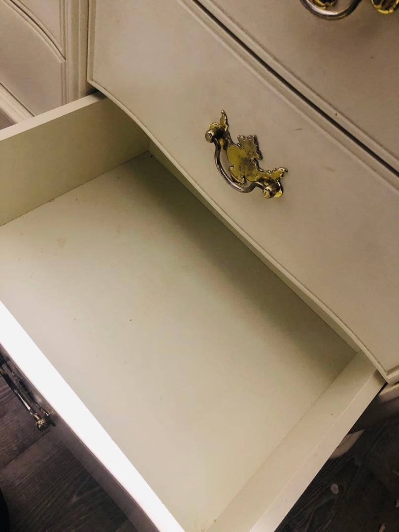 アンティーク　猫足　姫系　クリーム色の木製キャビネット 6引き出し