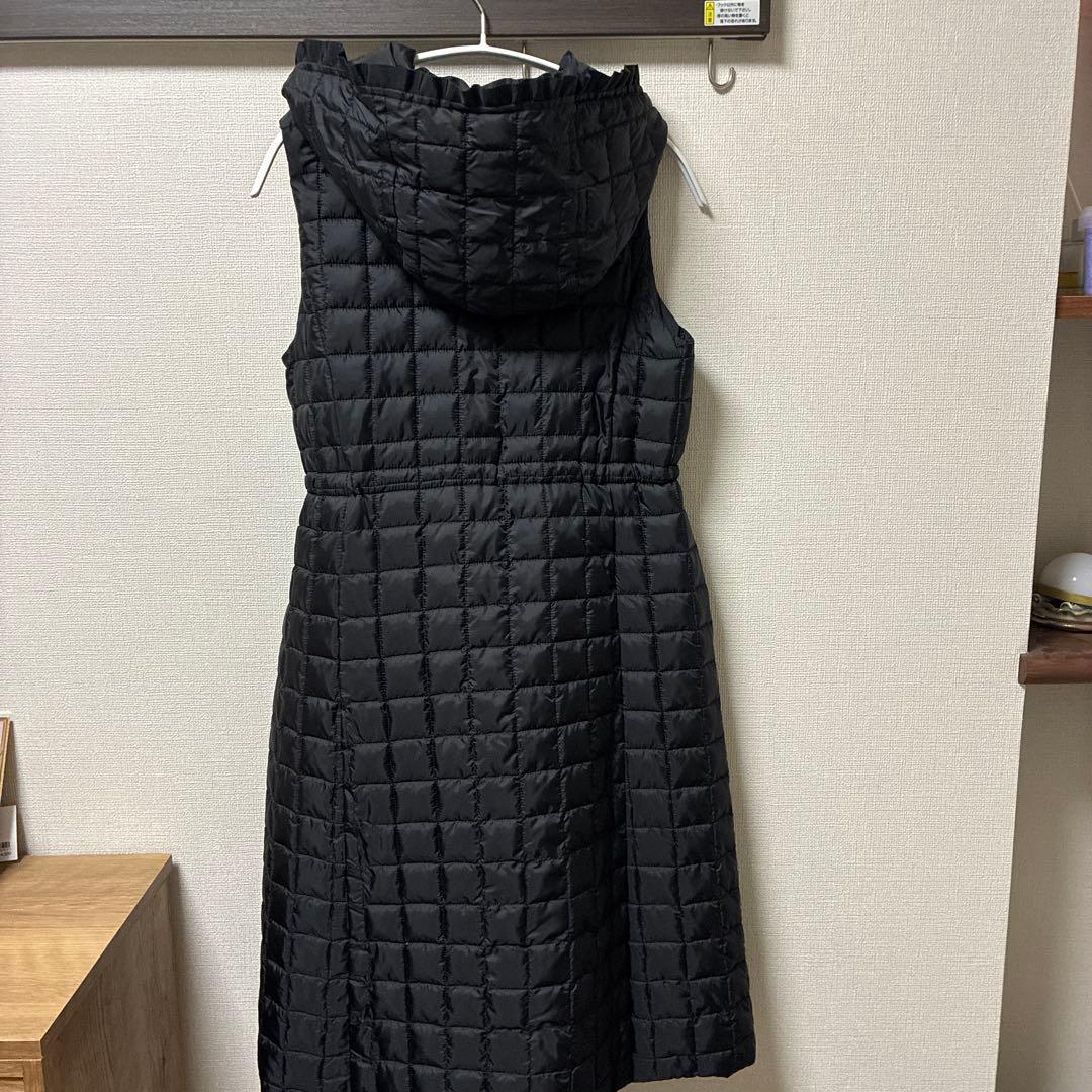 ブラック フリルフード付き キルティングベスト