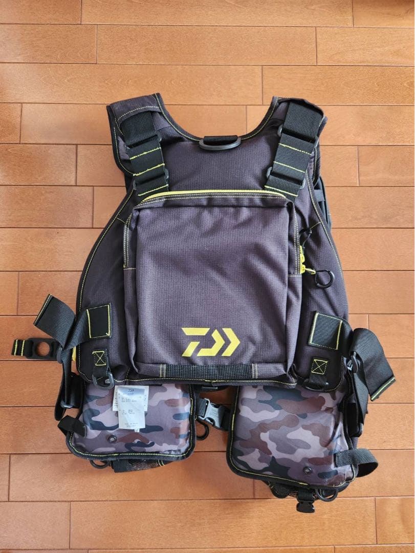 ダイワ ライフジャケット ブラック/カモフラージュ　DF-6206