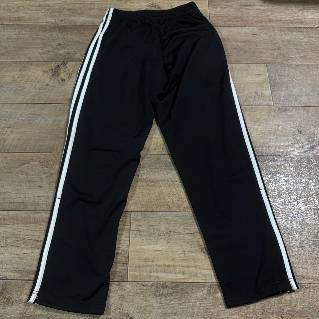 新品未使用品 黒 アディダスオリジナルス セットアップ 3本ライン 定番