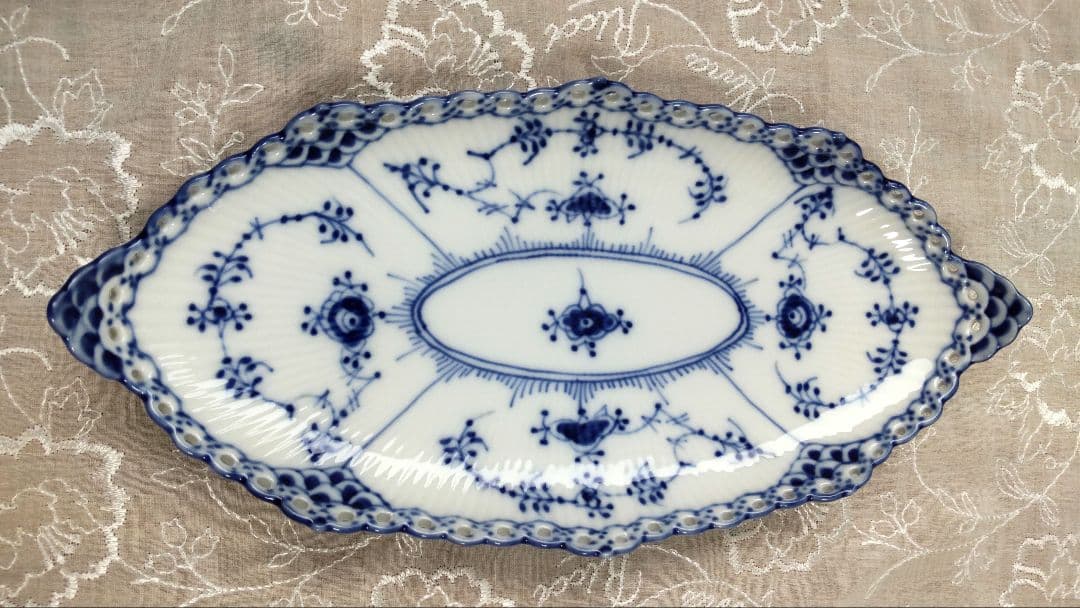 ロイヤルコペンハーゲンブルーフルーテッドフルレース　ピックルディッシュ