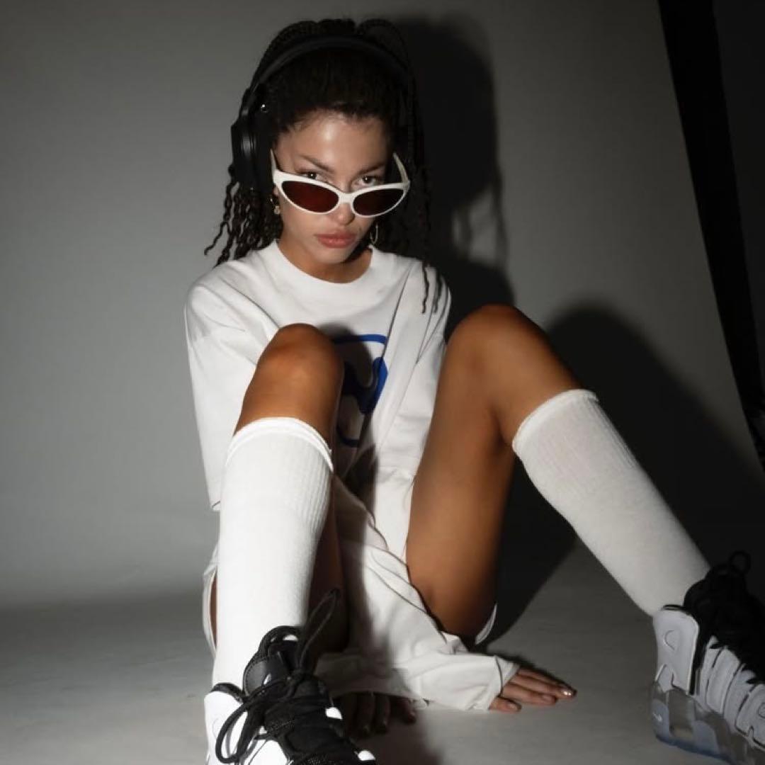 トップス MOWALOLA Walkman Skater T-Shirt