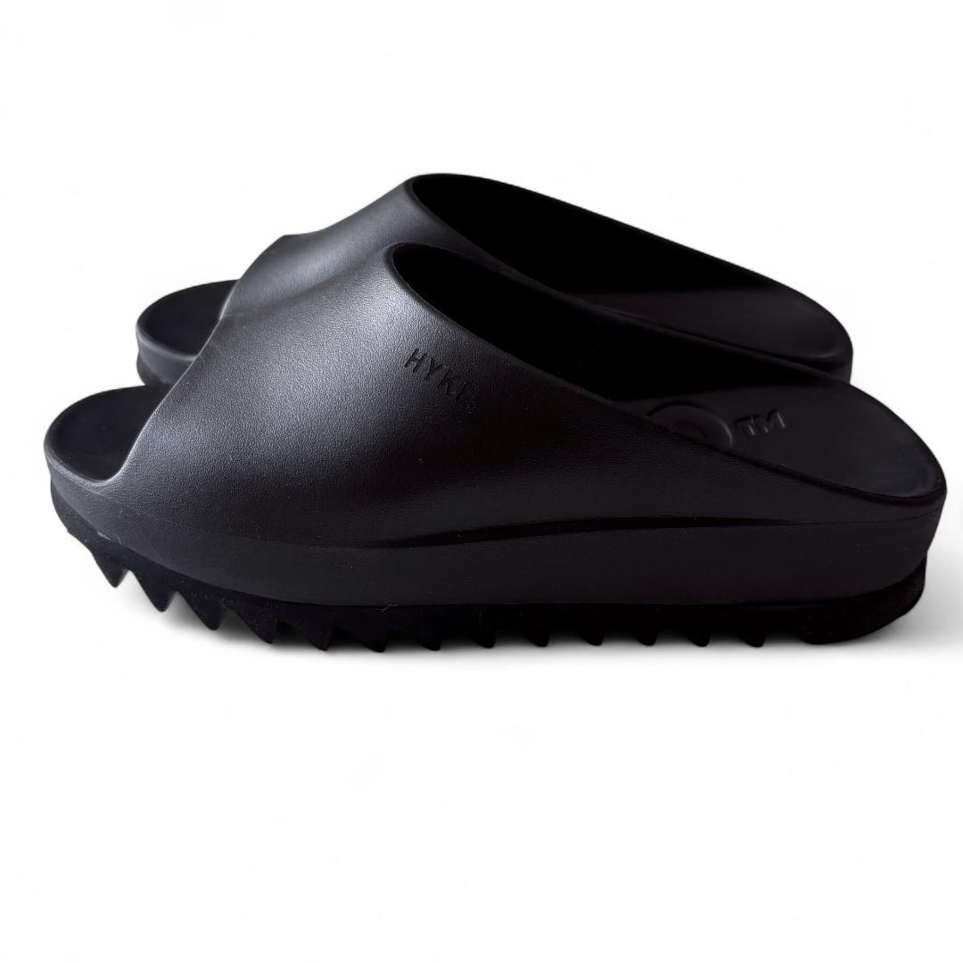 極美品 24.0『パコ PPACO × ハイク HYKE』サンダル ブラック黒