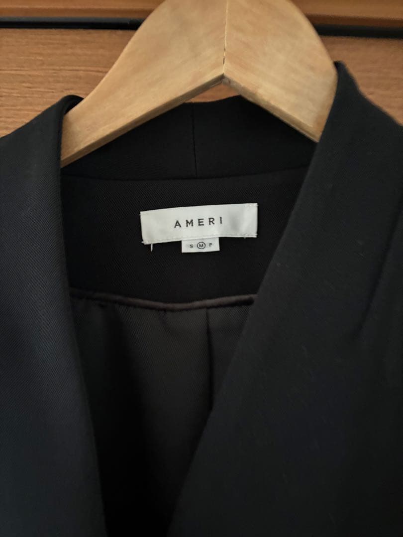 AMERI ESSENTIAL CURVE COLLAR JACKETブラック