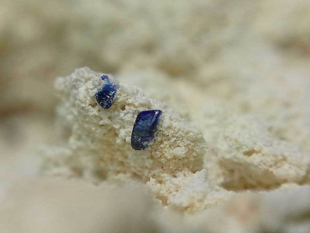 国産鉱物　逸見石　原石　ヘンミライト　Henmilite　鉱物標本