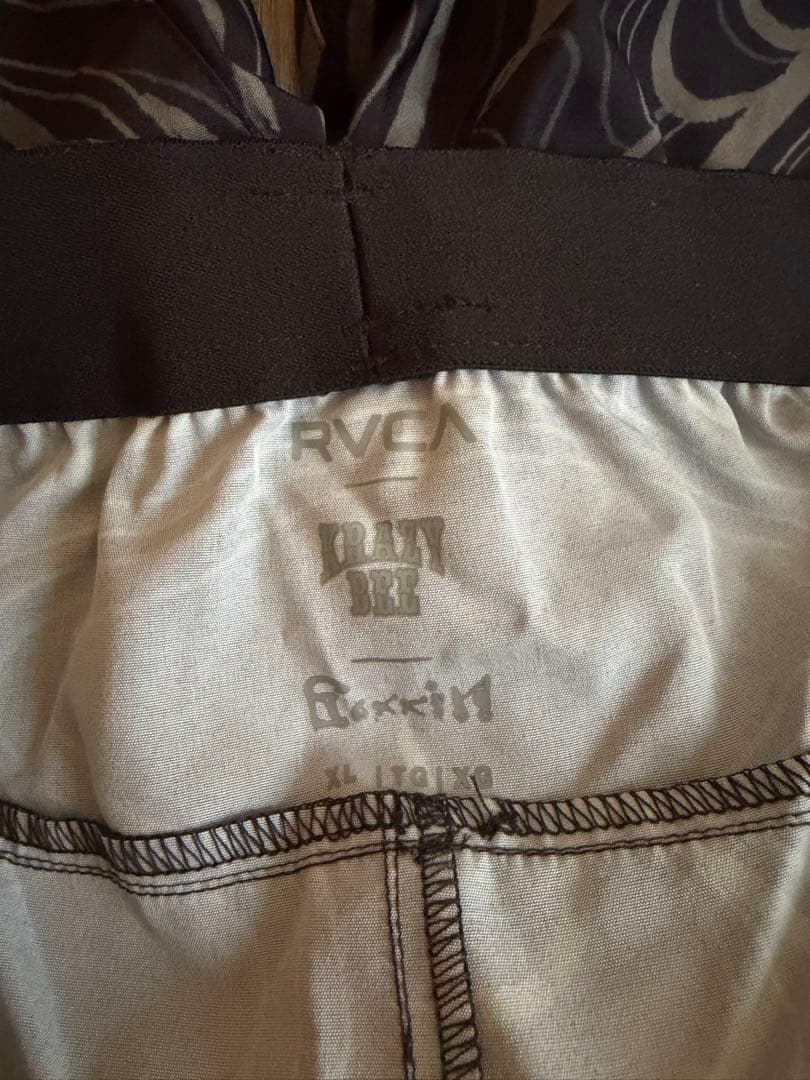 【最終値下げ】新品RVCAXKRAZYBEEXGAKKINファイトショーツXL