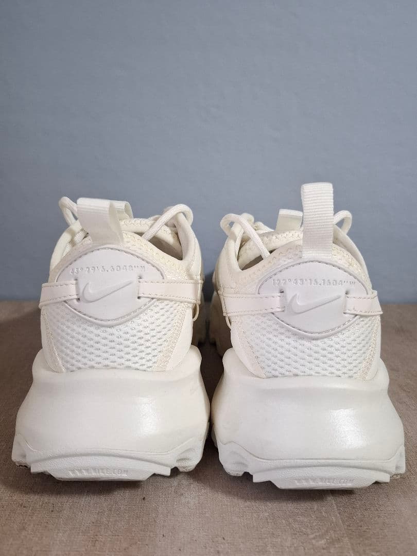【一度着用】NIKE TC7900 23.5cm DD9682-100 ホワイト