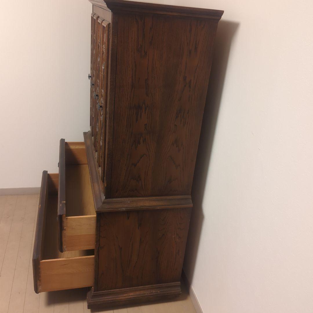 イギリス製 オーク材 彫刻装飾付きキャビネット