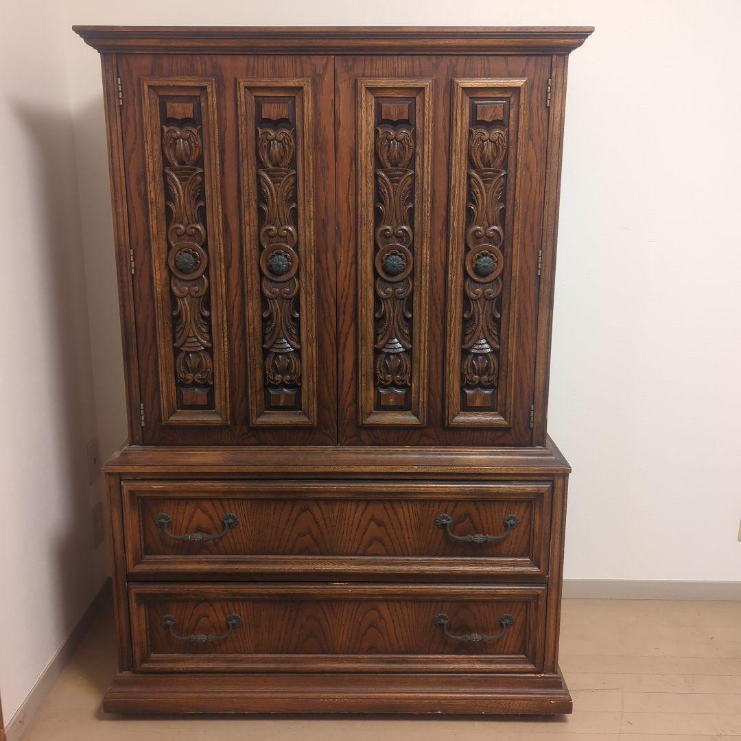 イギリス製 オーク材 彫刻装飾付きキャビネット