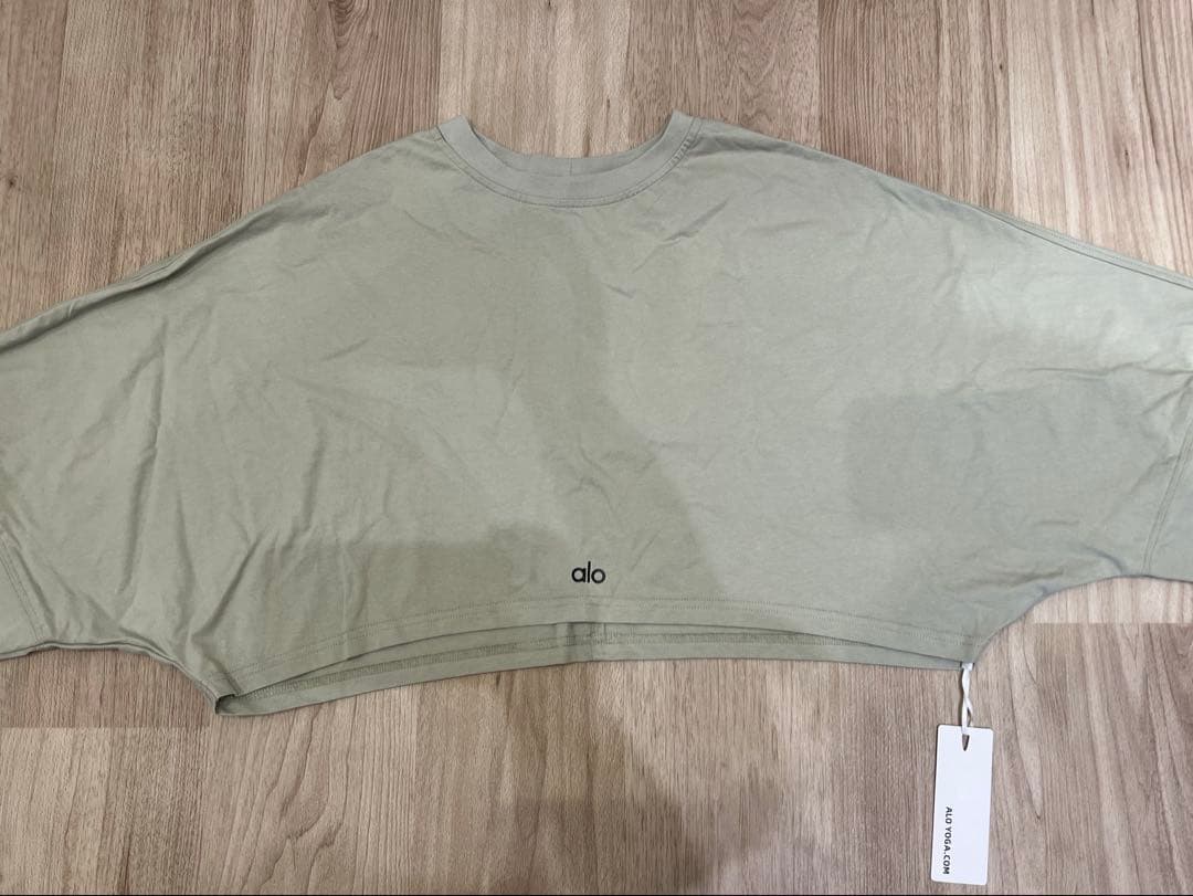 alo くすみグリーン 長袖 Tシャツ 新品タグ付き