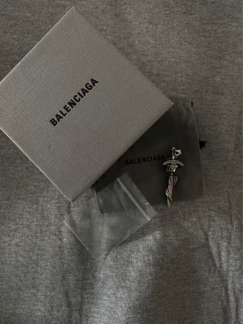 BALENCIAGA スカルと剣のピアス 新品同様