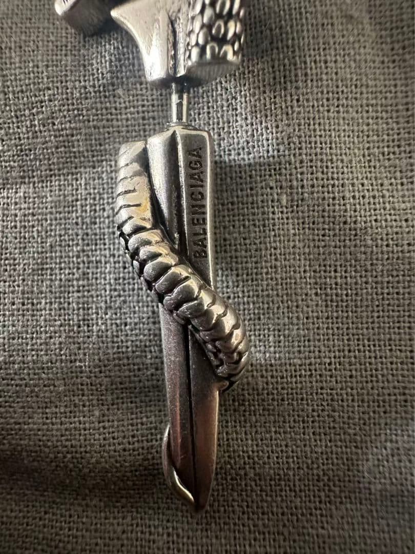 BALENCIAGA スカルと剣のピアス 新品同様