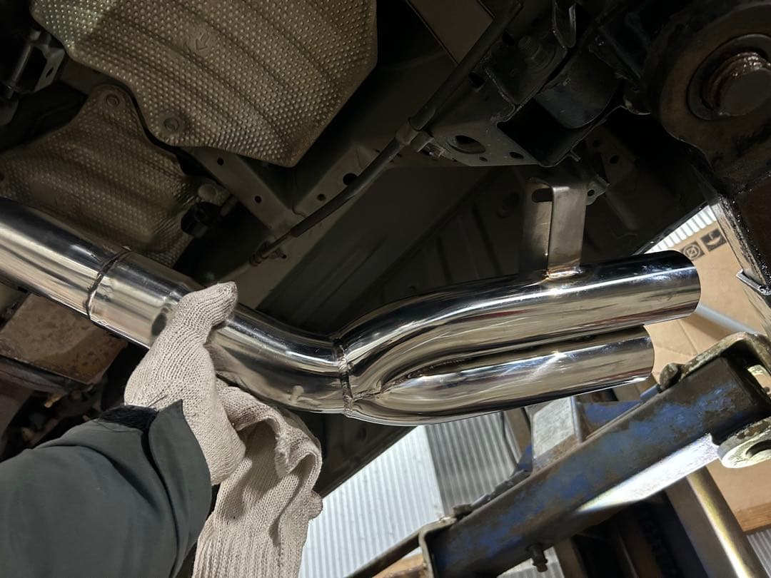 ハイエース　マフラー
