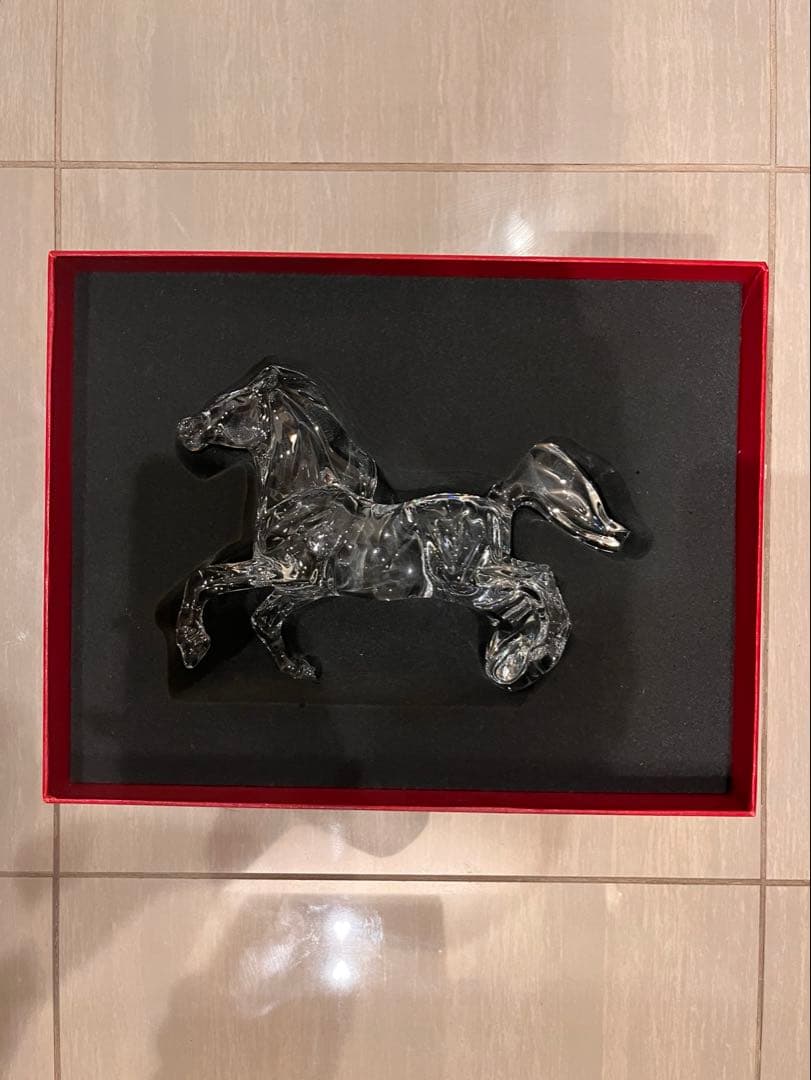 新品　Baccarat いななく馬