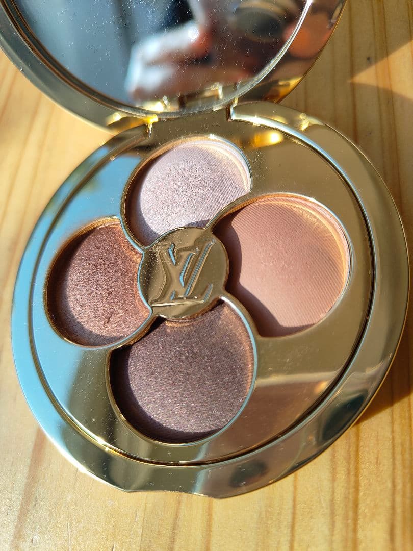 m*i様 Louis Vuitton LV オンブル・アイシャドウパレット 15
