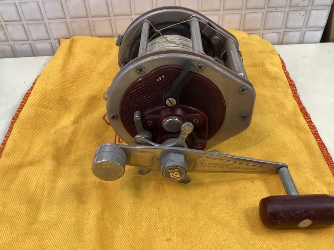 手巻きリール シルバー/レッド