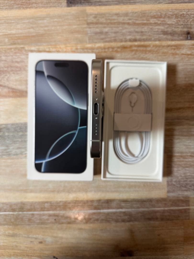 【極美品】iPhone16 Pro Max 256GB SIMフリー ホワイ