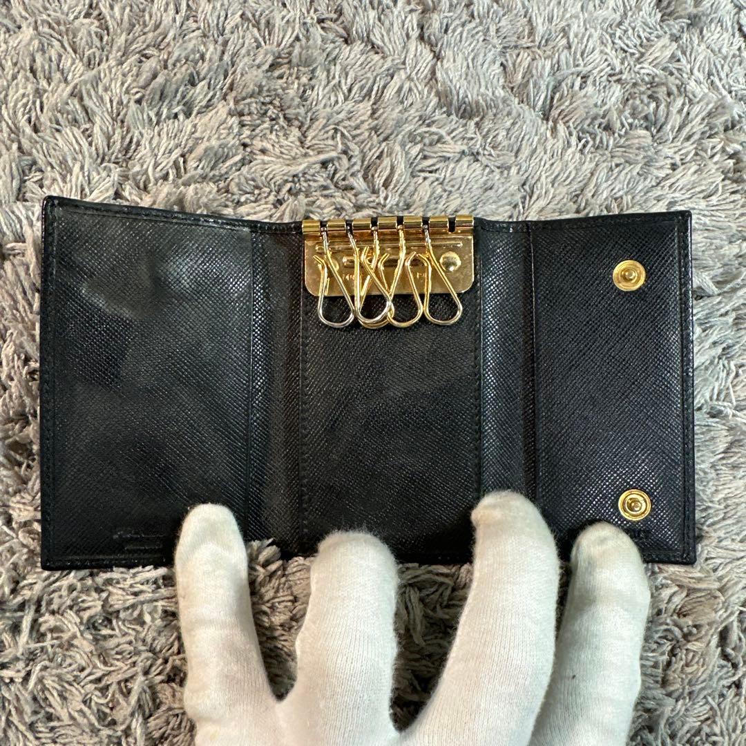 PRADA プラダ サフィアーノ 三角プレート キーケース 5連 ブラック