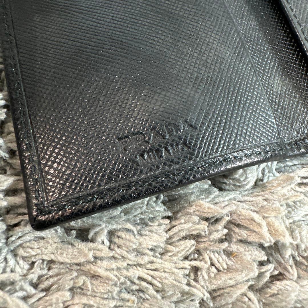 PRADA プラダ サフィアーノ 三角プレート キーケース 5連 ブラック