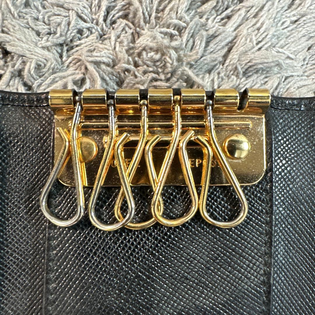 PRADA プラダ サフィアーノ 三角プレート キーケース 5連 ブラック