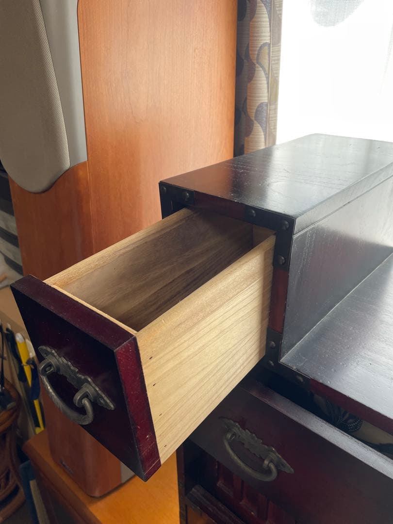 値下！　木製階段状タンス