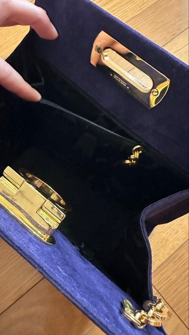 フェラガモ スエード ガンチーニ チェーンショルダーバッグ ネイビー レディース