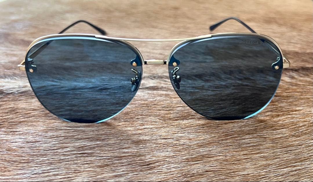 Bottega Veneta ブルーサングラス