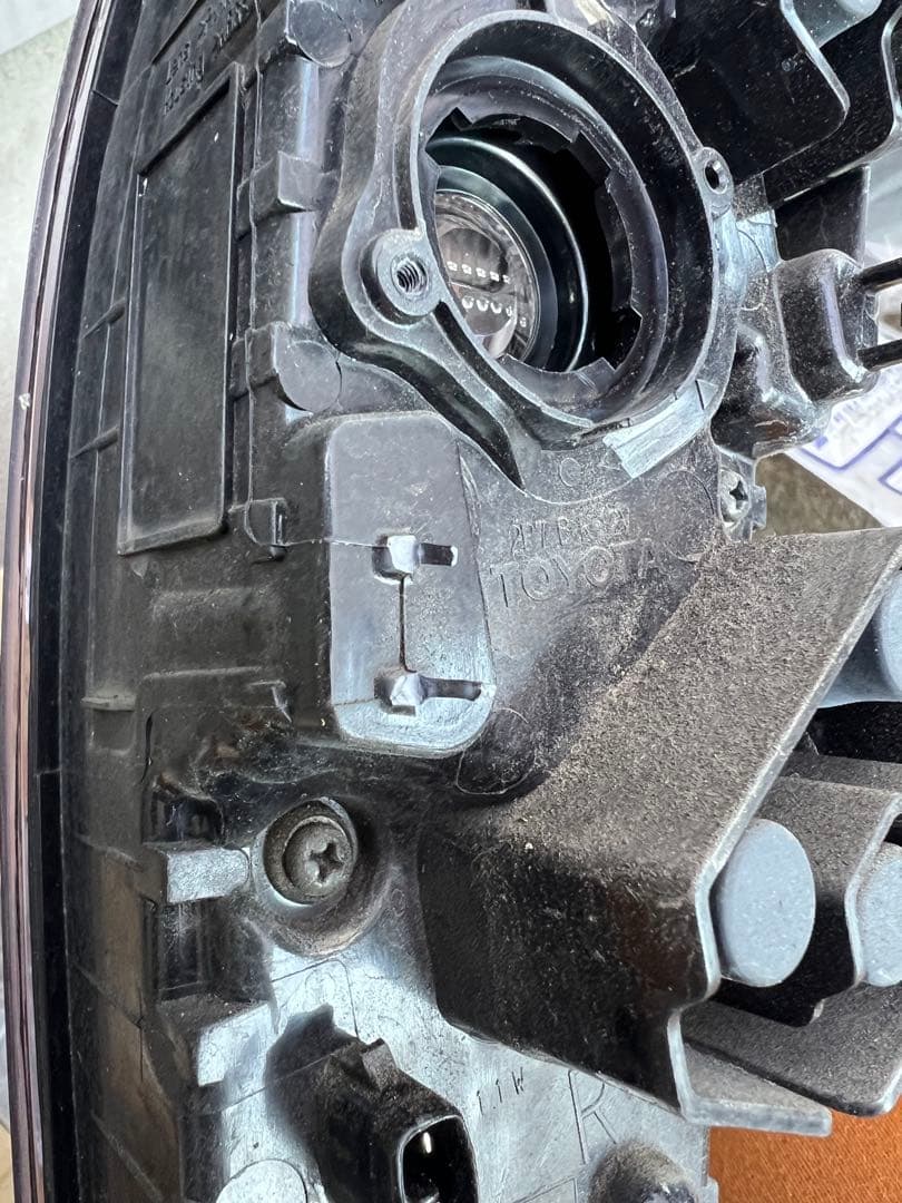 50プリウス 純正テールランプ