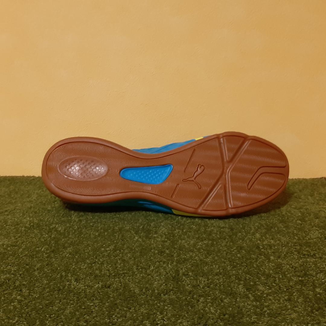 新品 フットサルシューズ プーマ エヴォスピード サラ 廃盤 レア 27.5cm