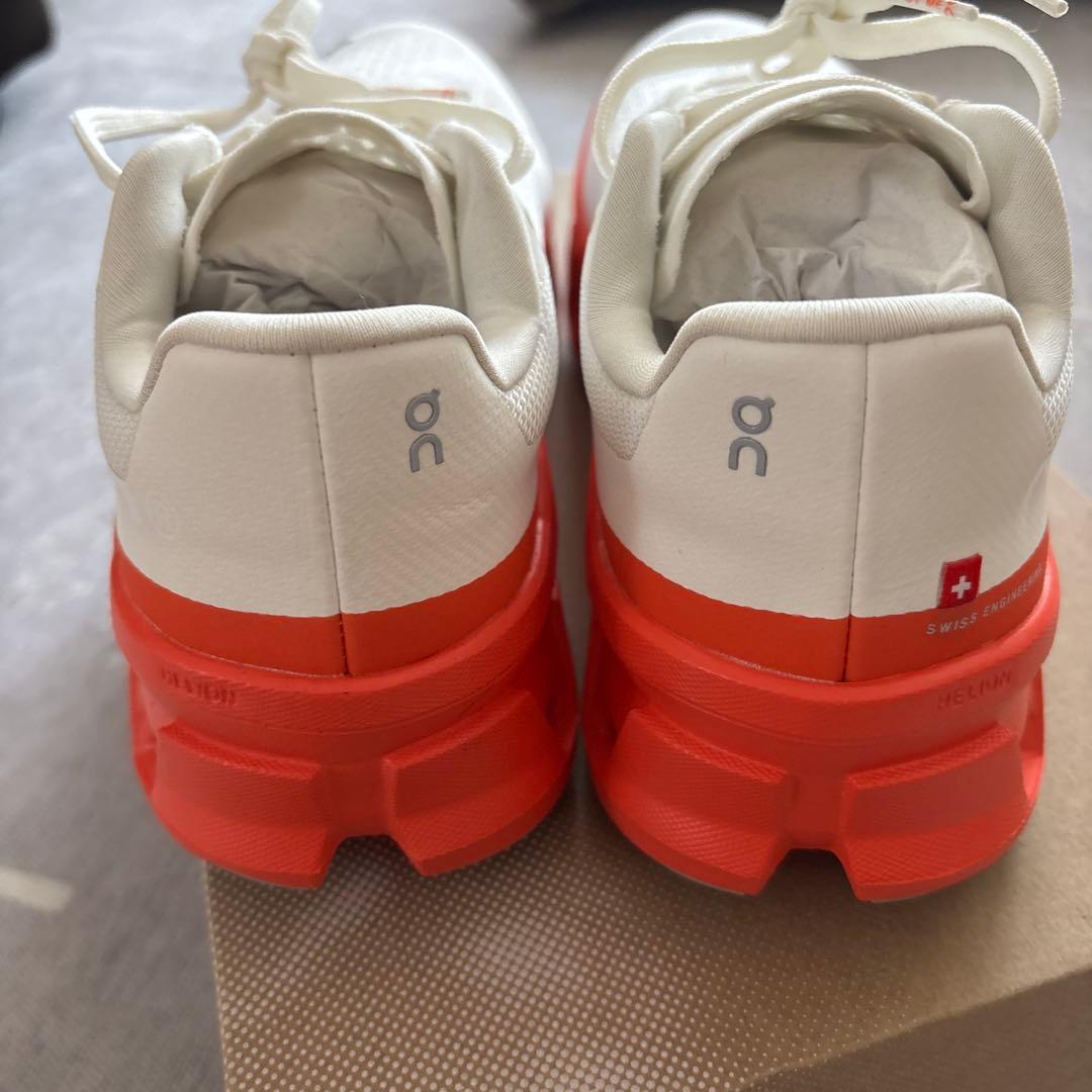 On Cloud monster スニーカーホワイト/レッド