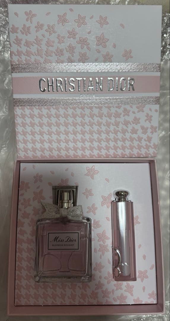 Dior バレンタイン限定　ミスディオール　コフレ ブルーミングブーケ 香水