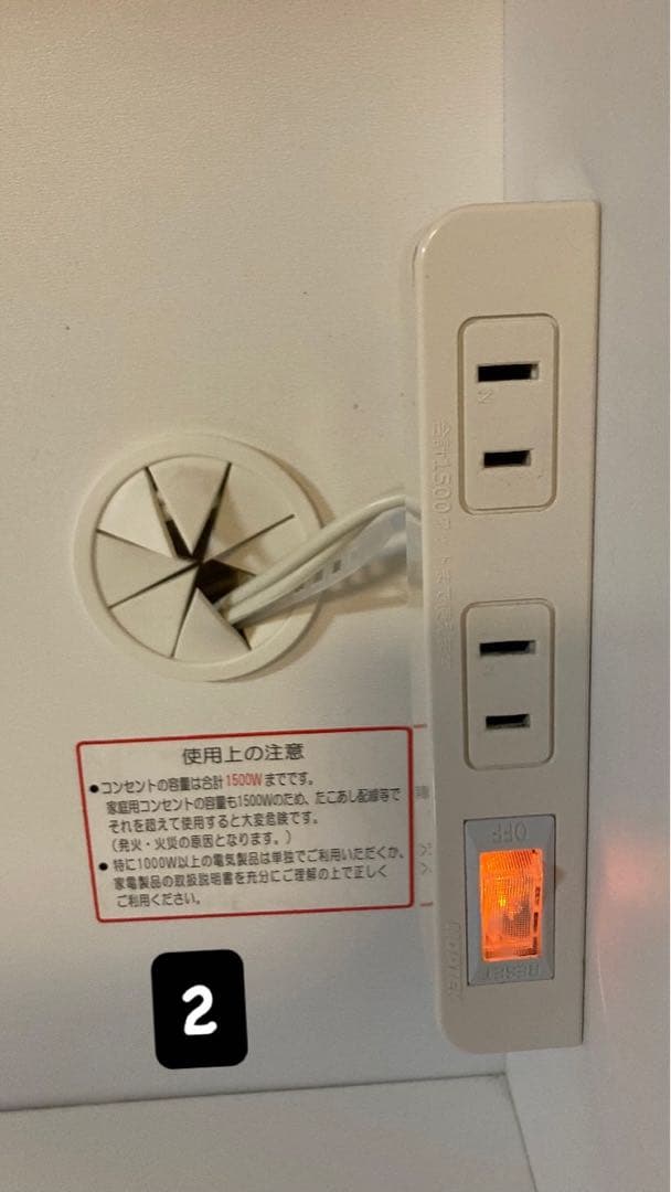 ニトリ　ホワイト食器棚 ガラス扉付き