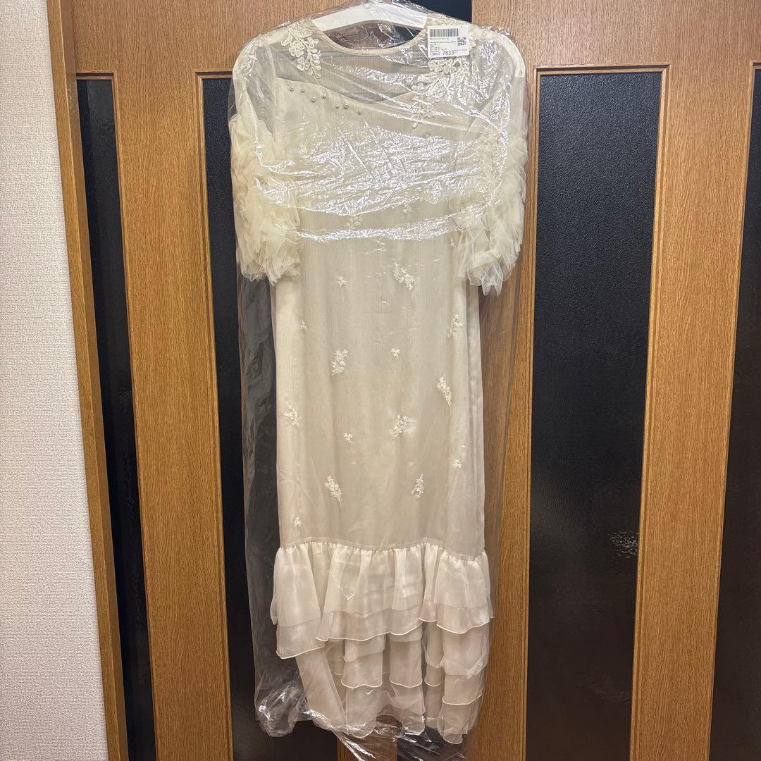 アイボリー フリル付きロングドレス