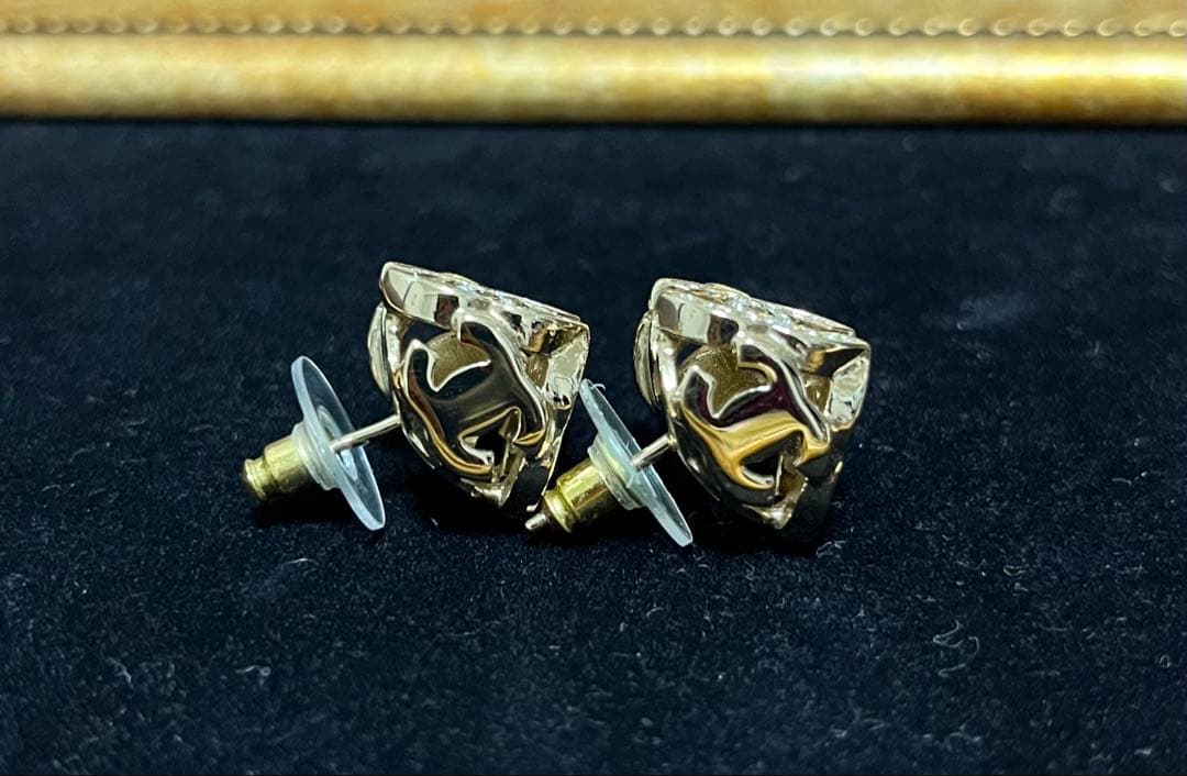 【美品・希少】CHANEL ５面ロゴピアス