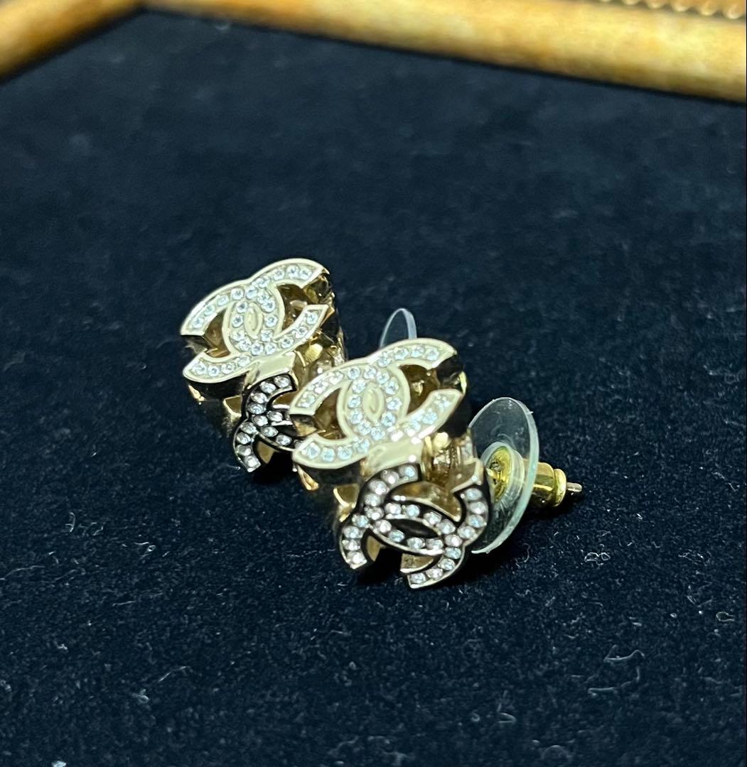 【美品・希少】CHANEL ５面ロゴピアス