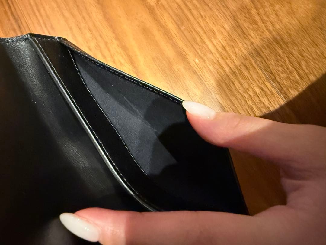 美品　FENDI ブラックレザー 二つ折り財布