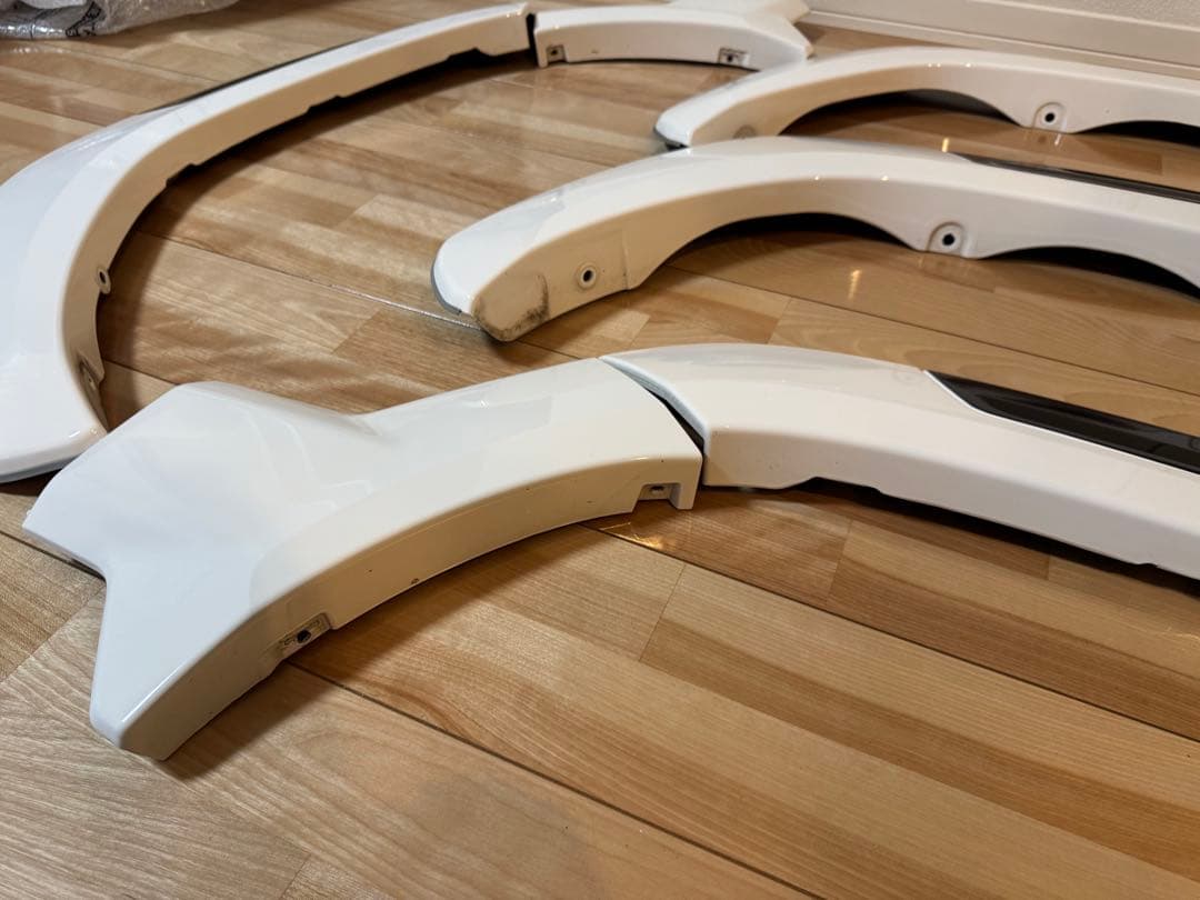 ハイラックスGRスポーツ　純正オーバーフェンダー