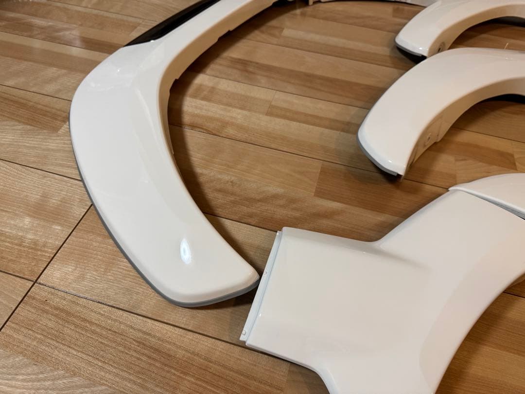 ハイラックスGRスポーツ　純正オーバーフェンダー