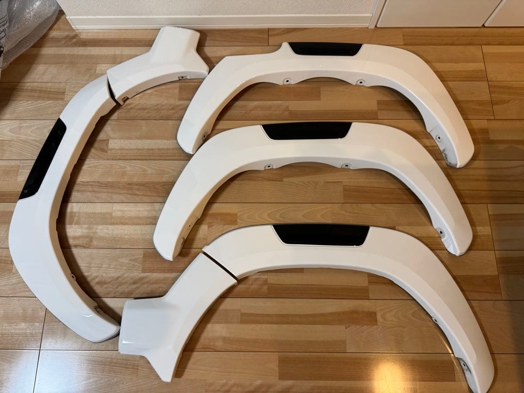 ハイラックスGRスポーツ　純正オーバーフェンダー