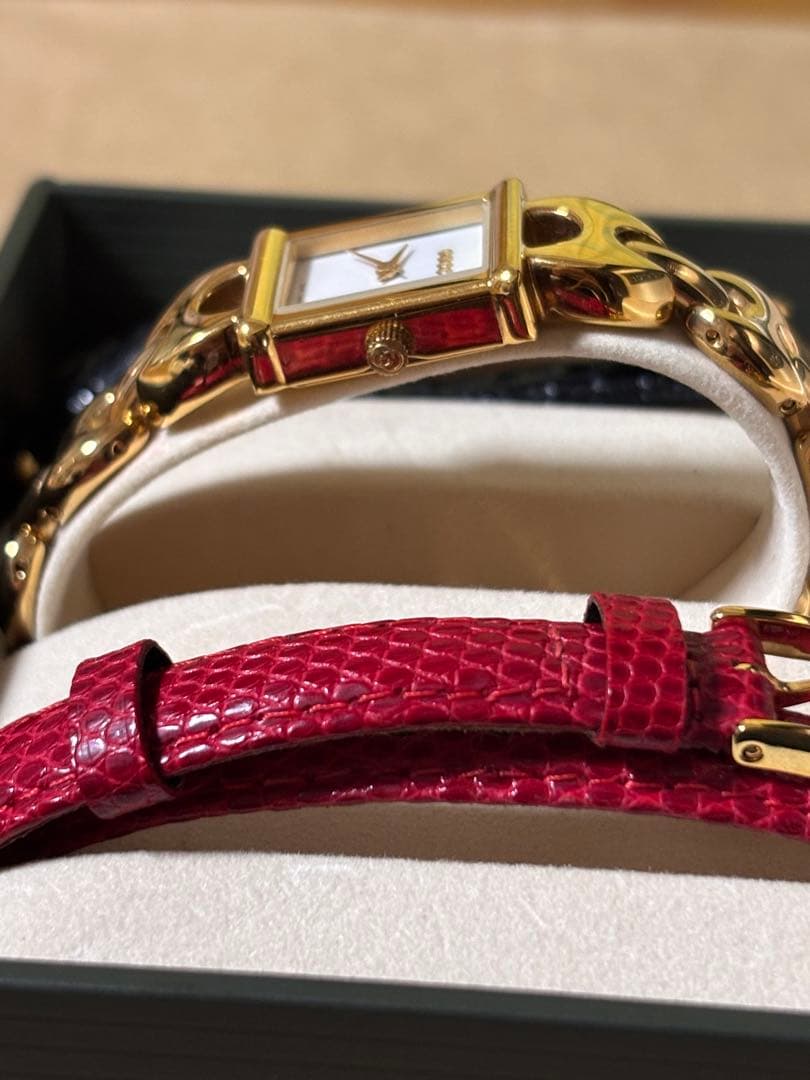 GUCCI1800L レディース腕時計 箱付き 替えベルト付き 電池交換済 美品