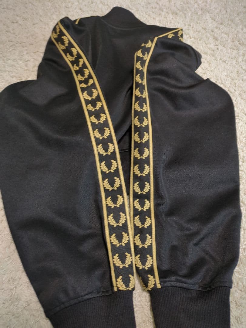 R様購入品　フレッドペリー トラックジャケット ブラック 黒 ゴールド 金