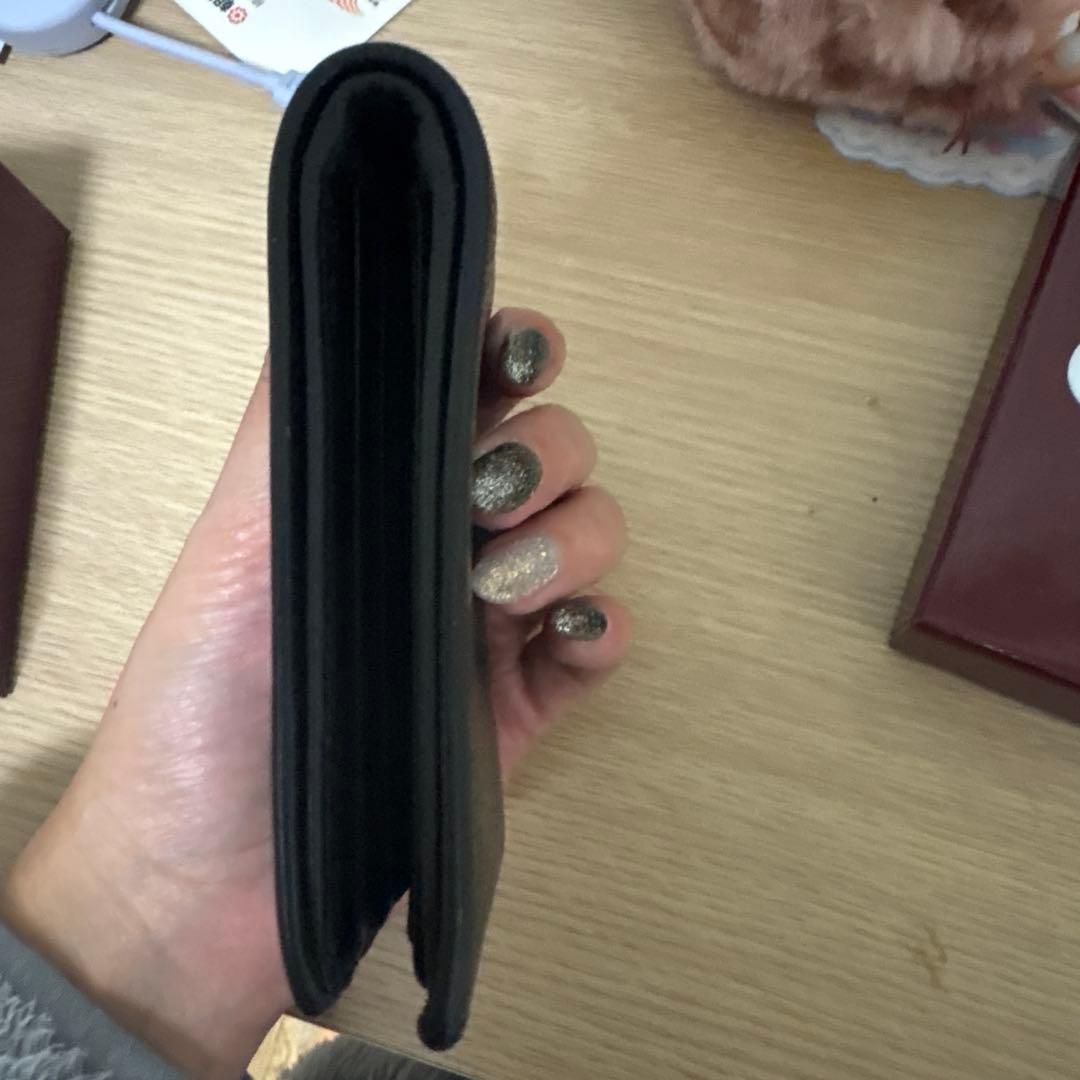 Gucciロゴ付き黒二つ折り財布