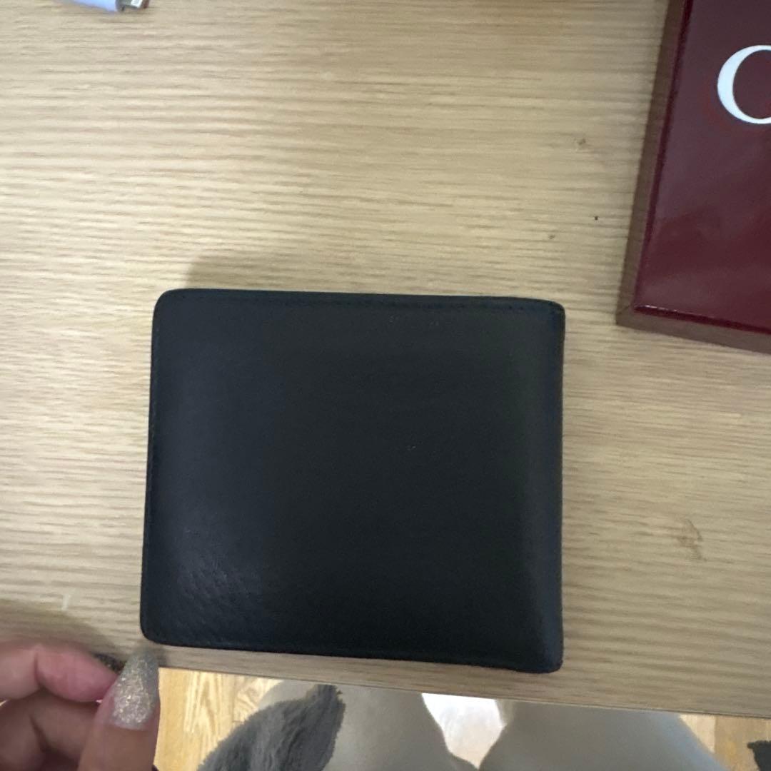 Gucciロゴ付き黒二つ折り財布