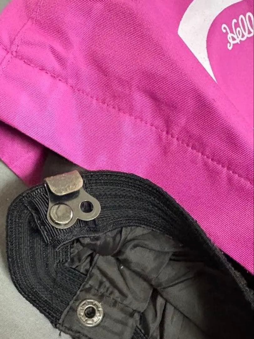 ハローキティ　スノボウェア９号上下セットおまけつき