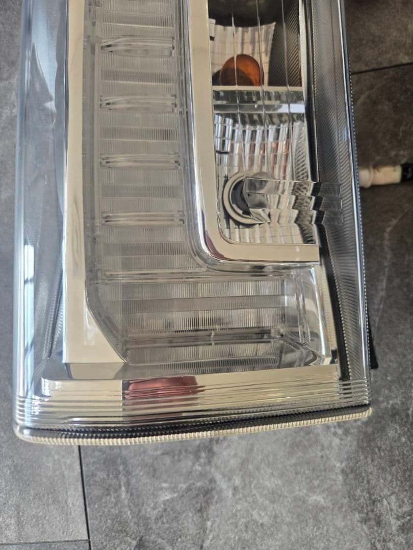 LA600S 　ダイハツ　タント　カスタム　テールランプ